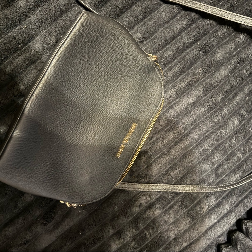 Michael Kors Black Crossbody Bag with Sleek Design